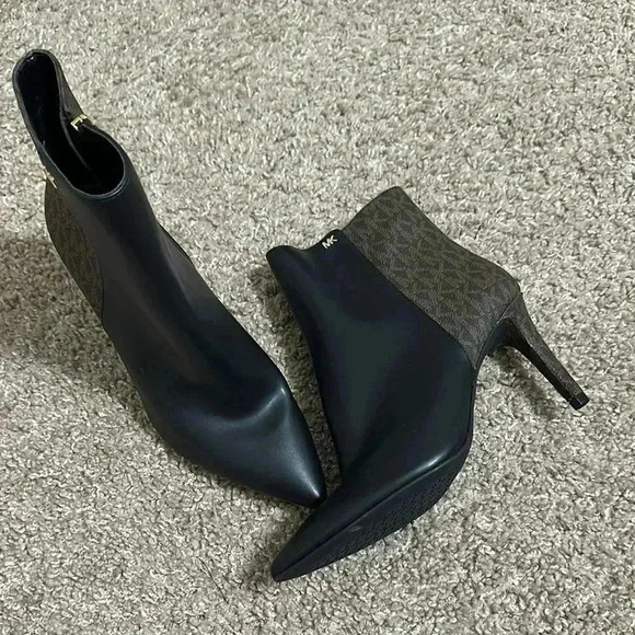 Michael Kors - Picture 1 of 10